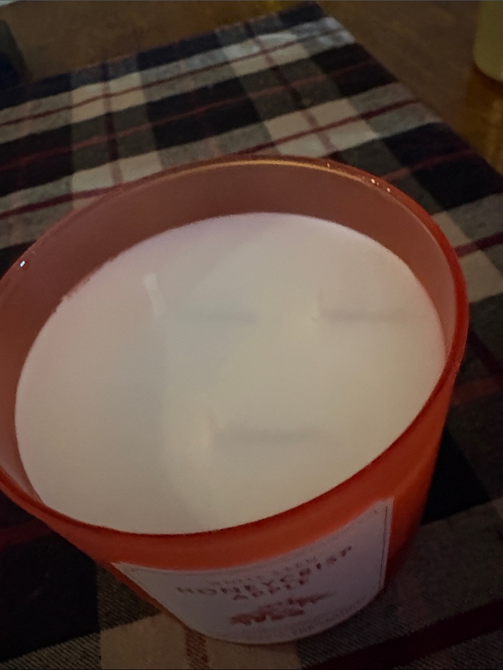 Nwt White Barn “Honeycrisp Apple” 3 wick candle - Picture 2 of 3
